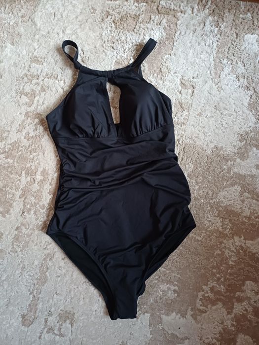 Купальник чорний суцільний