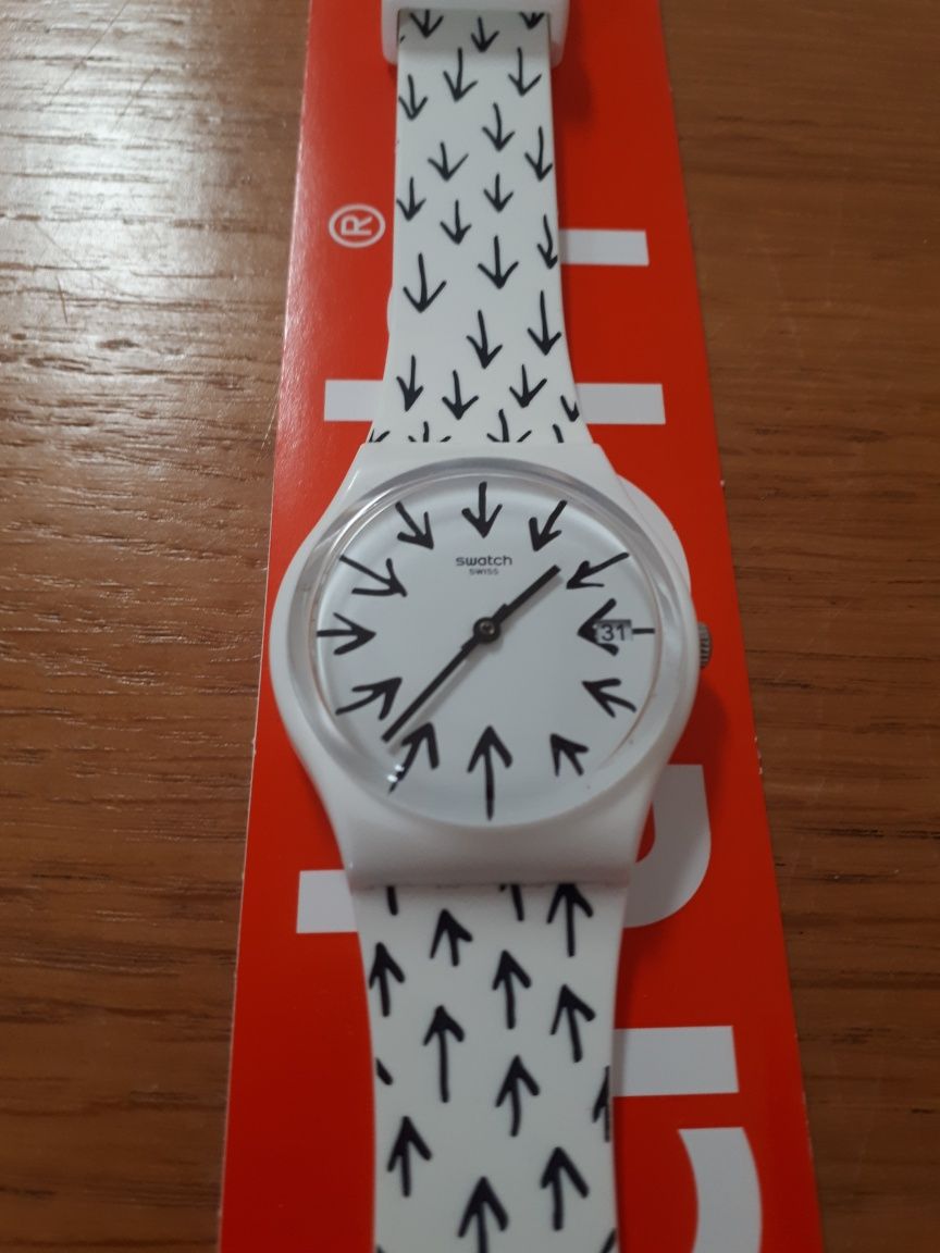 Zegarek Swatch GW409 FRECHIA biało-czarny