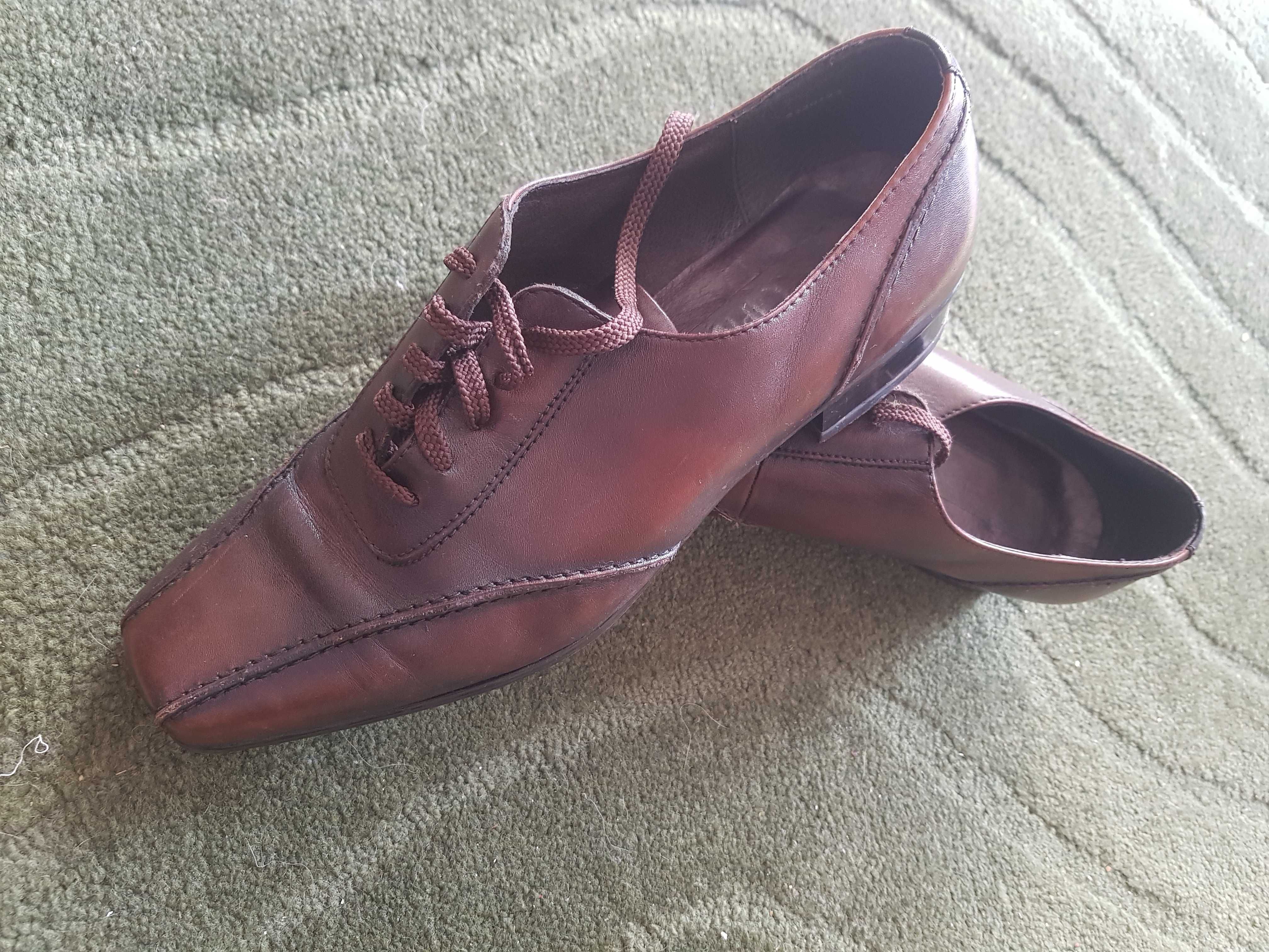 Półbuty damskie firmy Capric -eleganckie, skórzane, wiązane