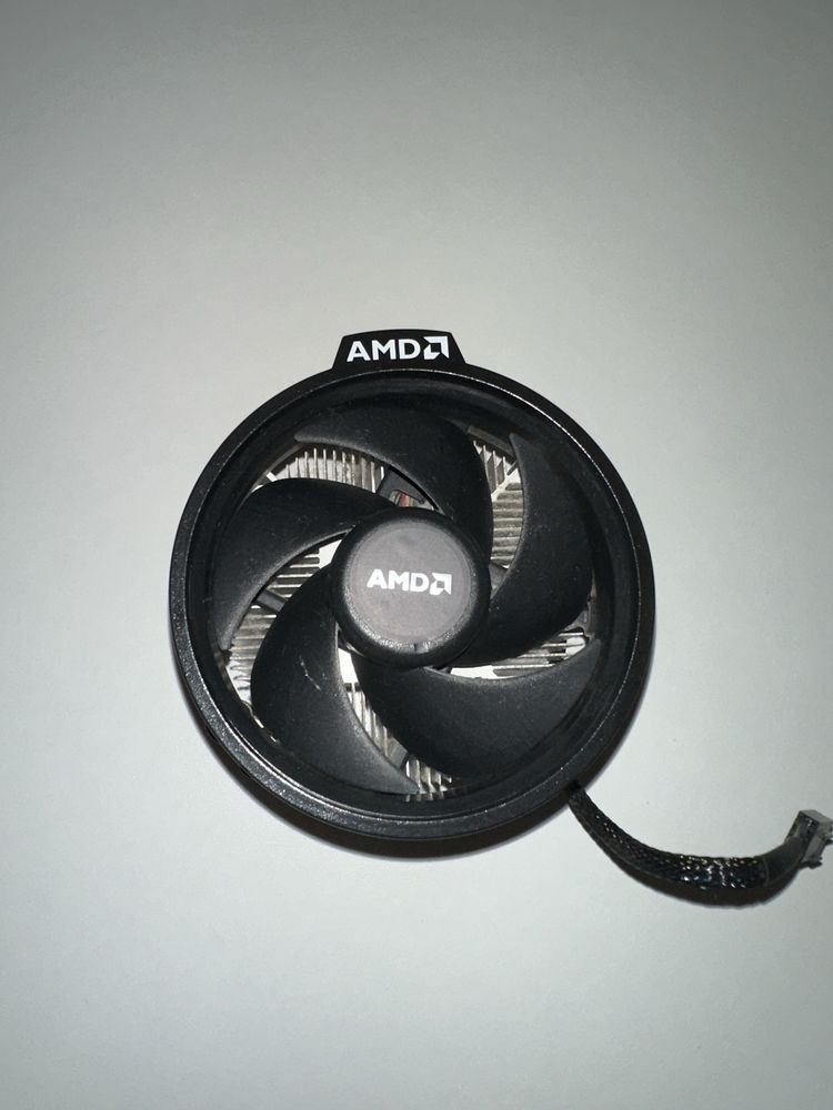 AMD Ryzen R7 3700x + cooler