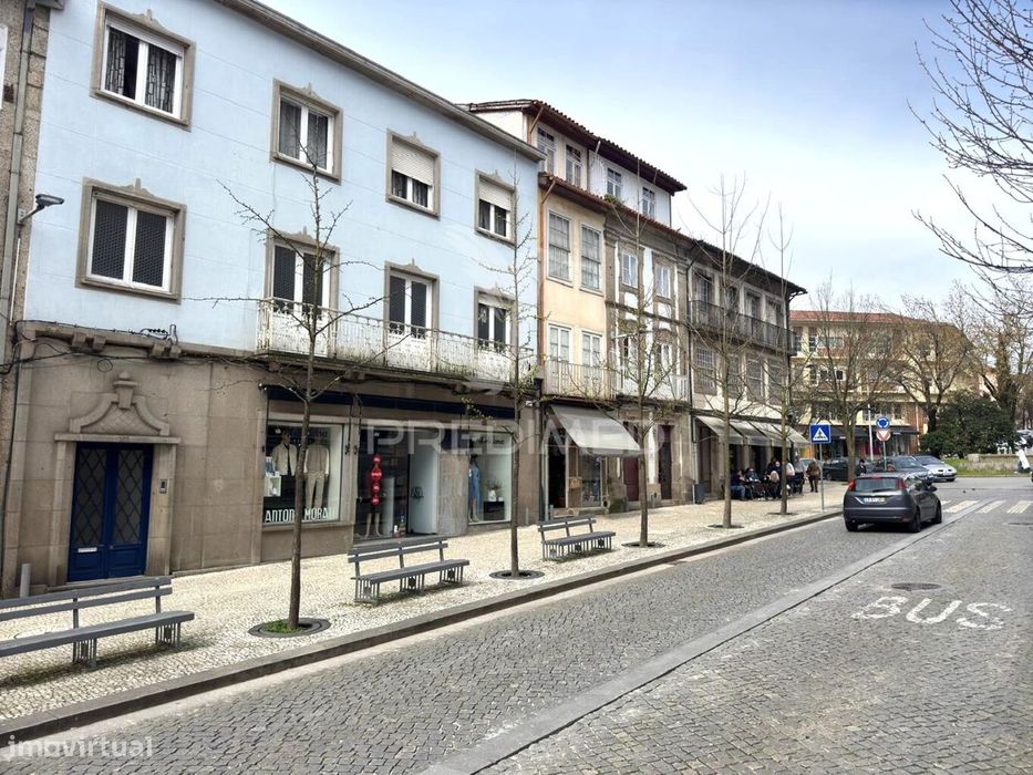 Loja Para Arrendar -No Centro De Guimarães