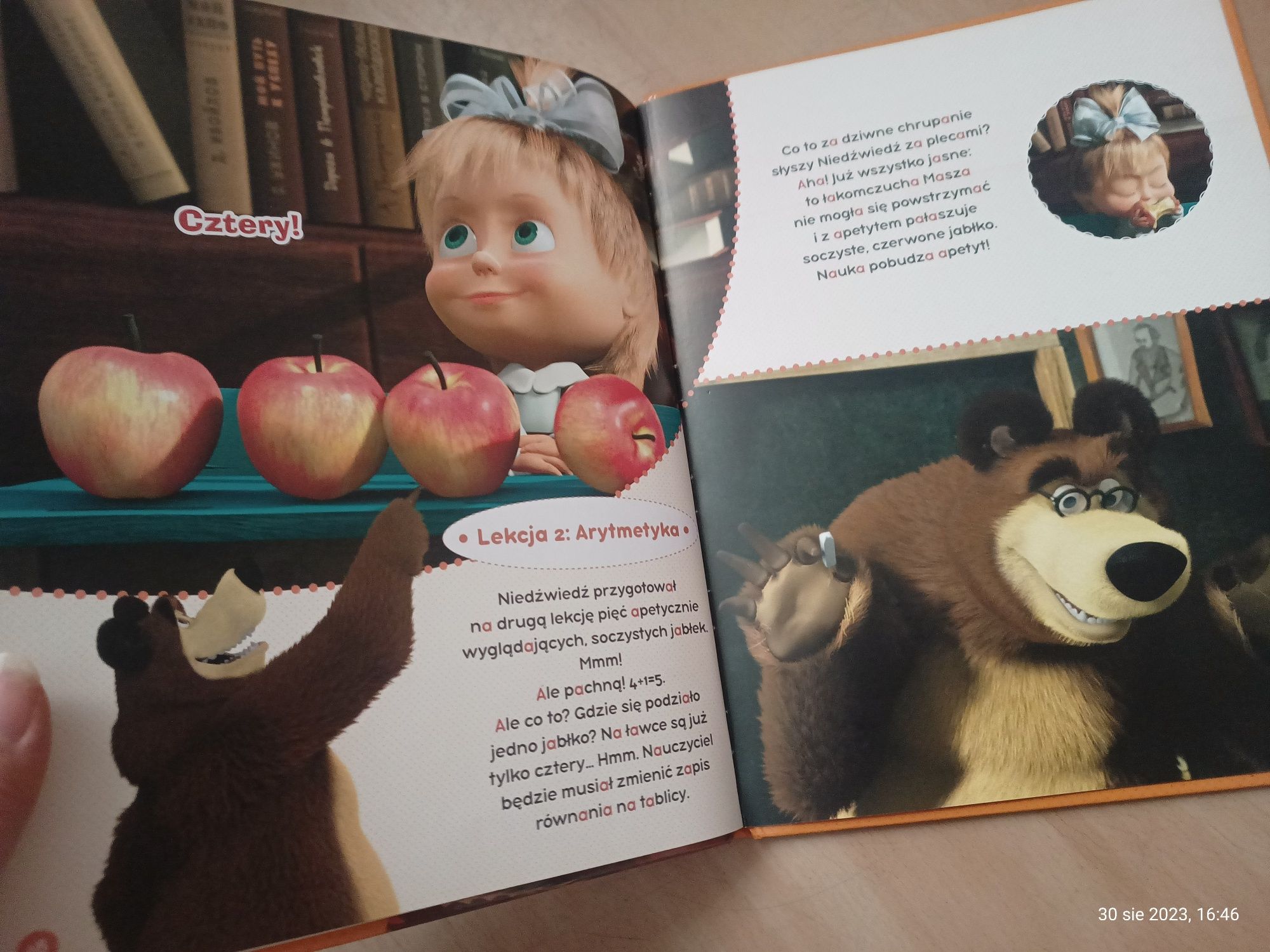 Książka. Masza i Niedźwiedź. Moje abecadło nr 1. Literka A.