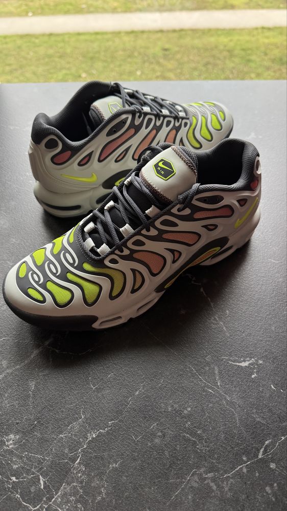 Nike Air Max Plus Drift “Light Silver/Volt” | r. 42.5 |
