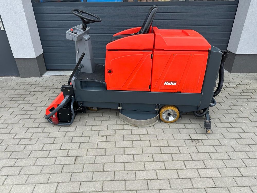 Szorowarka HAKO b140 b910 Zamiatarka  HAKO KARCHER NILFISK TASKI