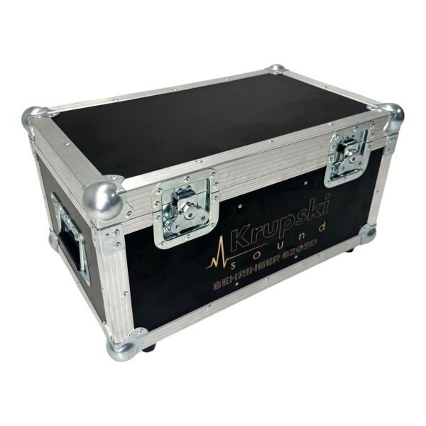 Case Behringer B205D