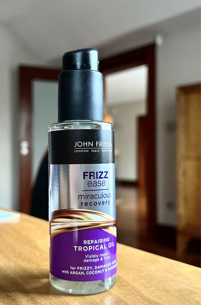 Olejek do włosów John Frieda Frizz Ease