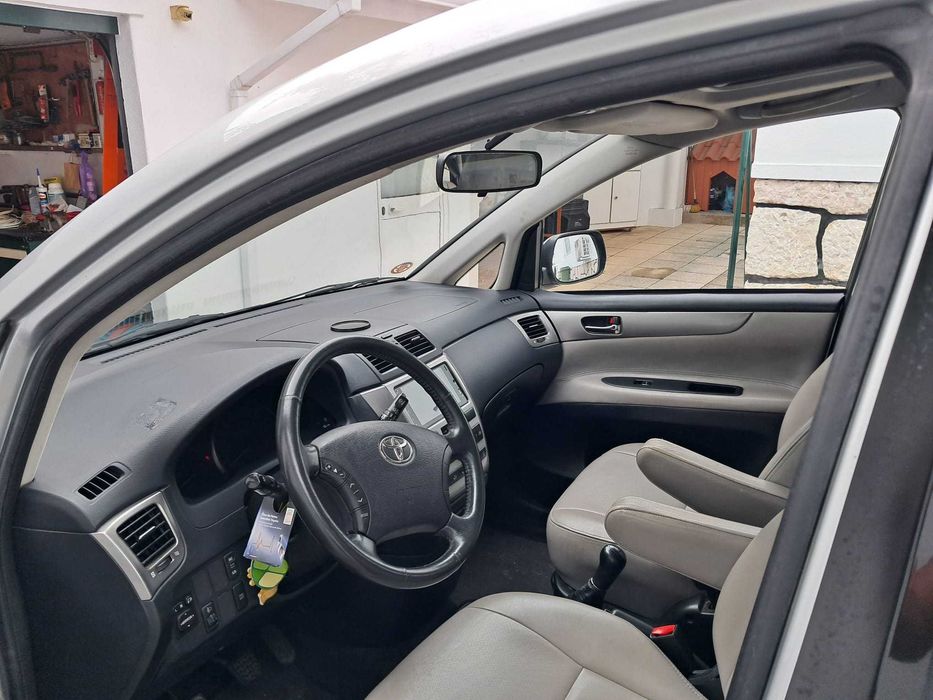 Toyota Avensis Verso 2.0 D-4D Sol