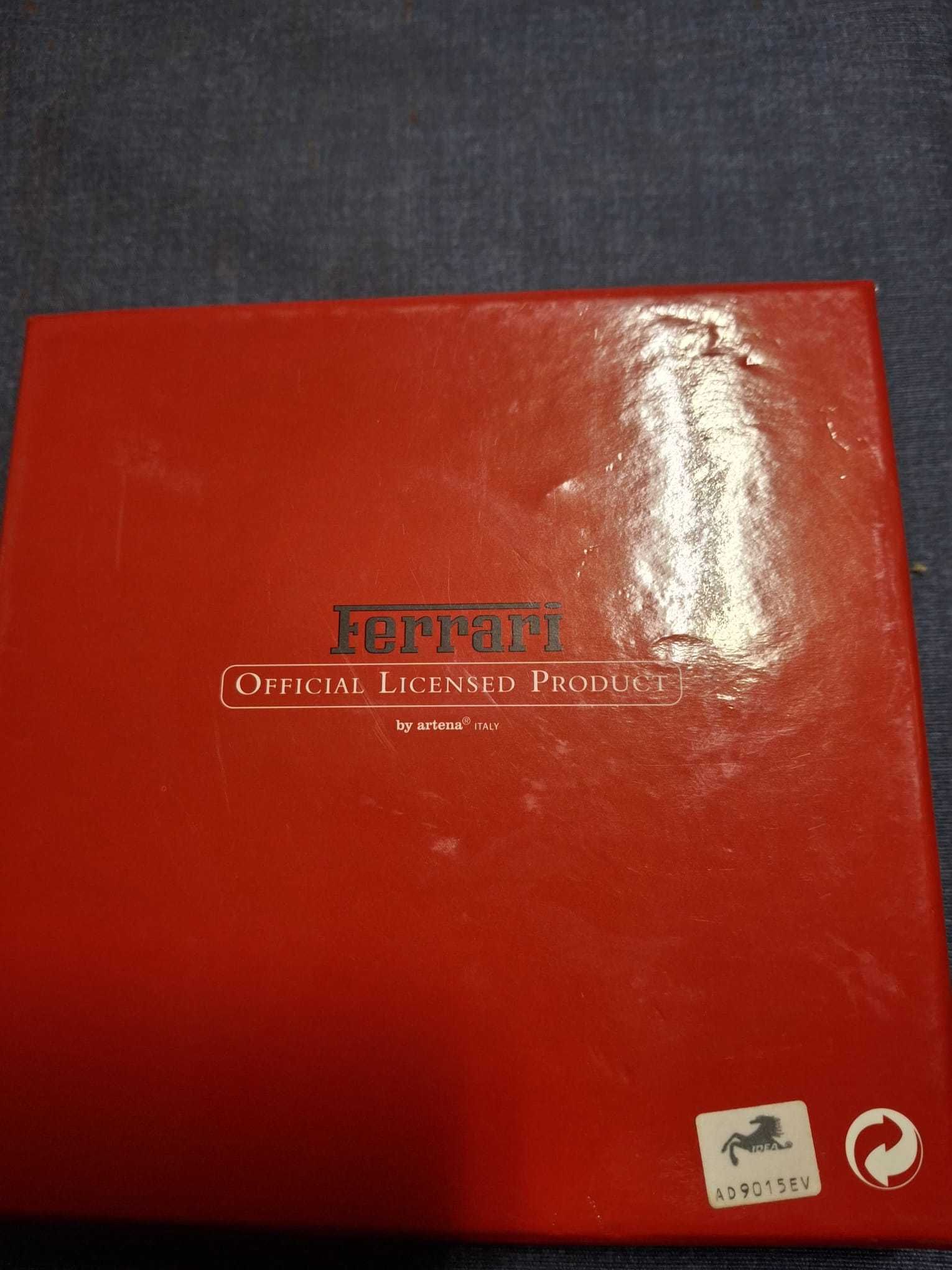 Estojo ferrari com caneta + pin