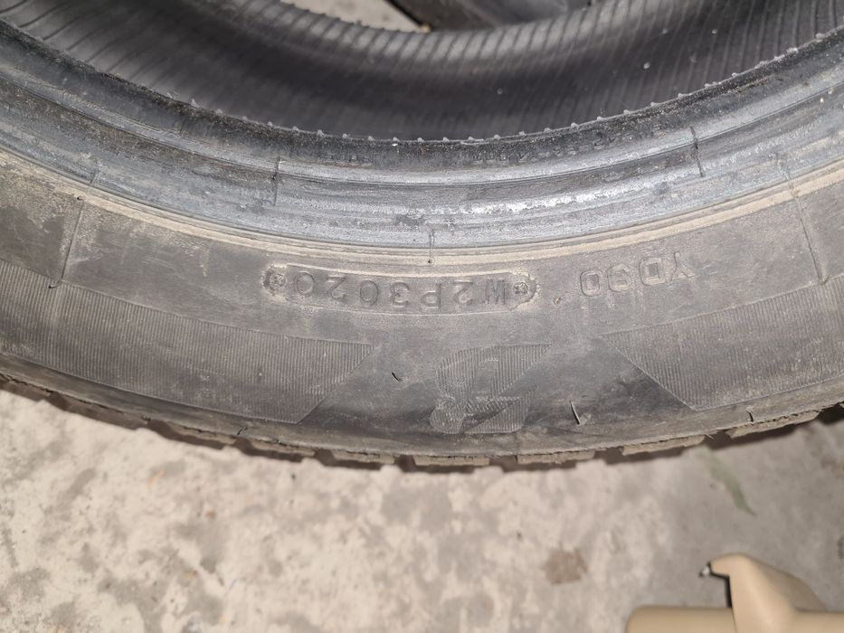 Продам зимние шины Bridgestone 185/60 R-15 бу