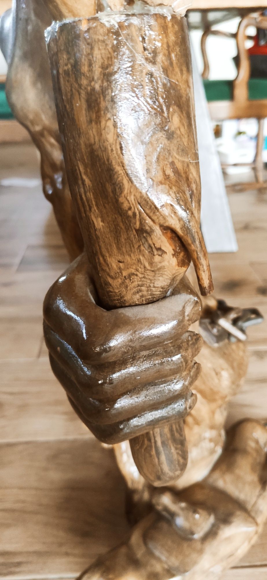 Piękna lampa zrobiona z korzenia