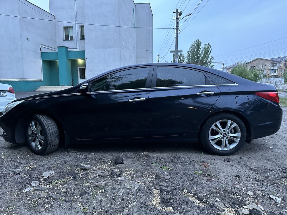 Официальный Hyundai Sonata 2.4 автомат 6 ст , авто с салона в семье.