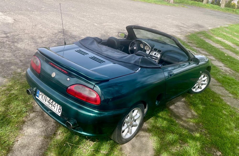 MG MGF roadster drift