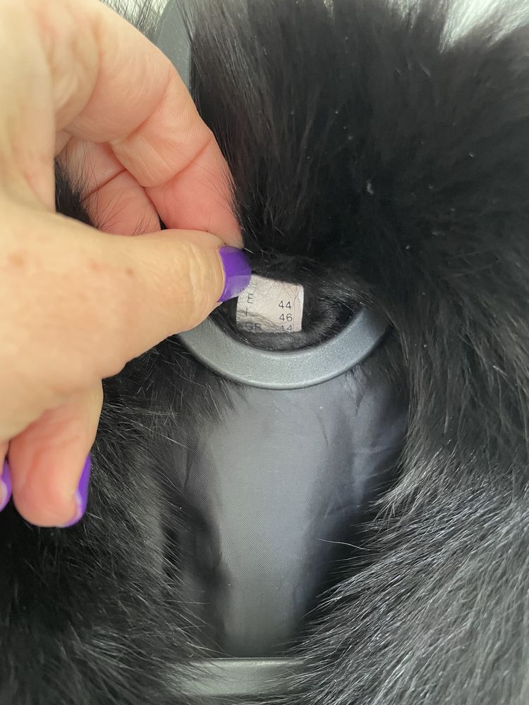 Casaco acolchoado com gola de pêlo