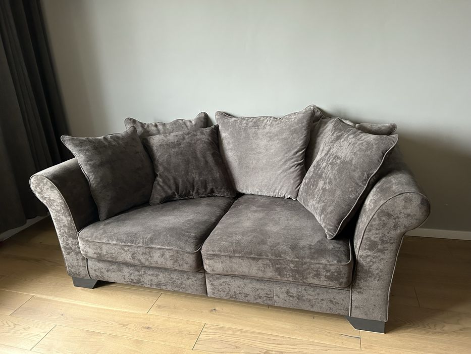 Wygodna i elegancka, szara sofa
