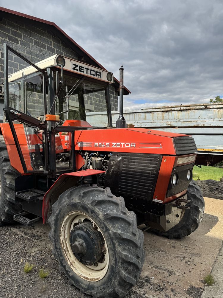 Traktor Zetor 8245