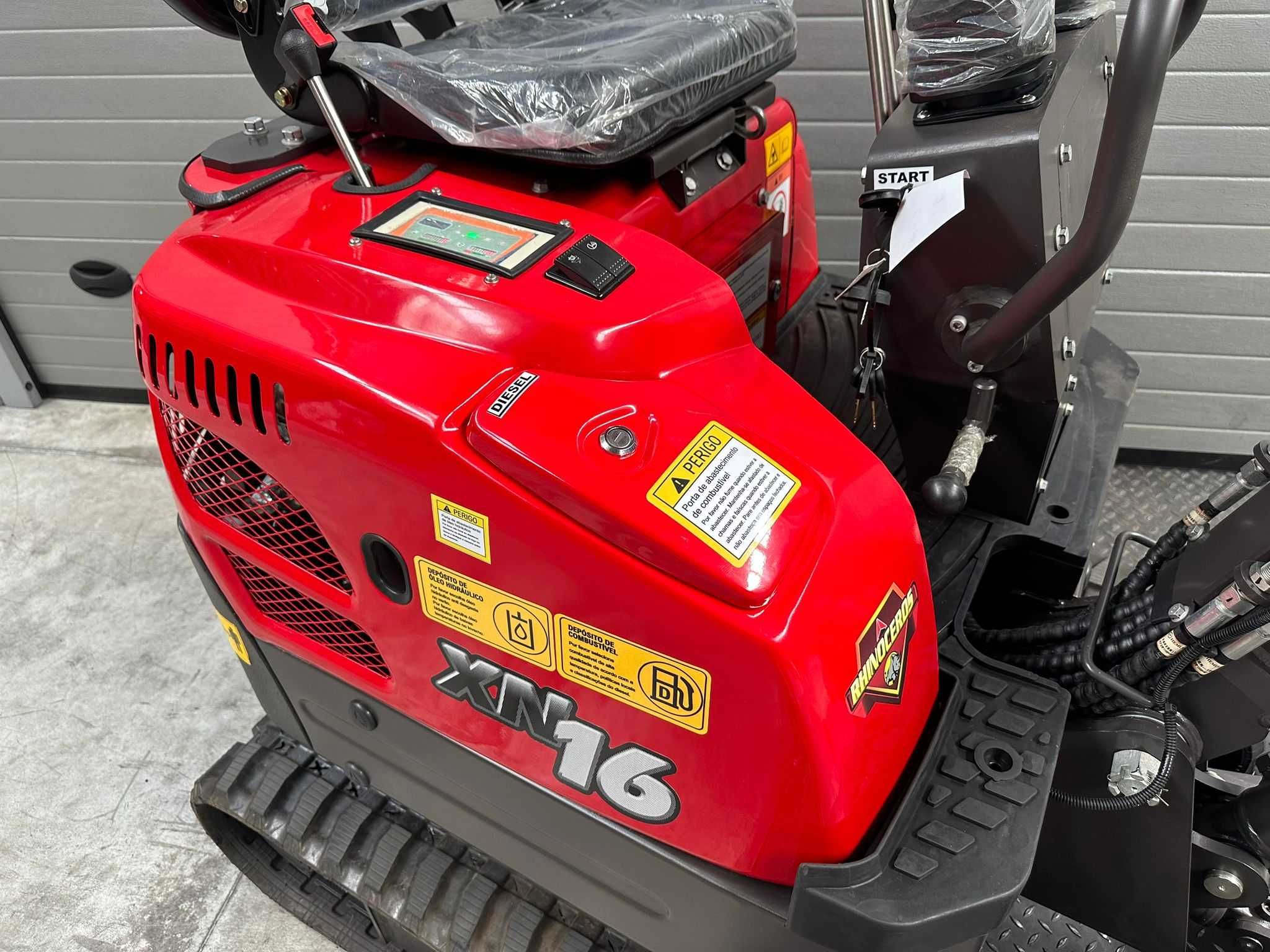 MINI GIRATORIA XN16 RHINOCEROS 1500KG Motor Kubota