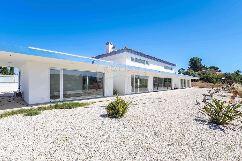 Moradia T4 para venda