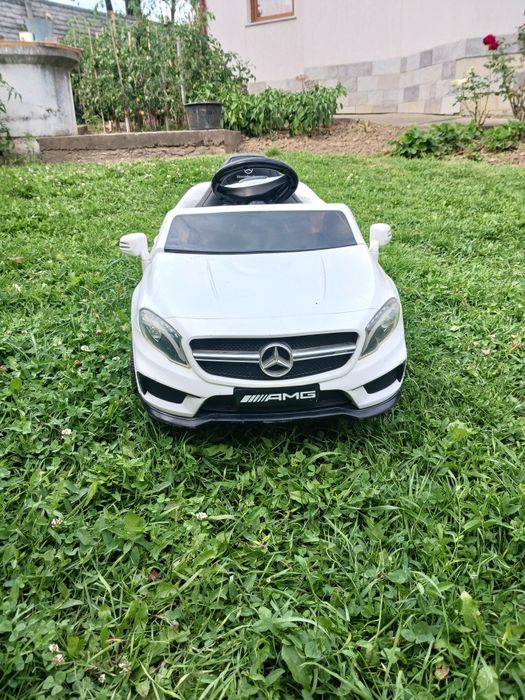 Дитячий електромобіль