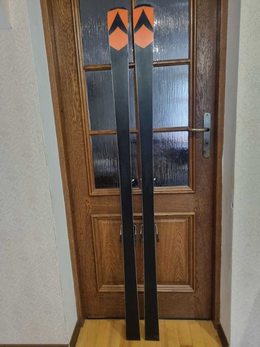 Лижі "ATOMIC, ROSSIGNIOL, DYNASTAR, SL, GS, FIS" ; щитки, черевики.