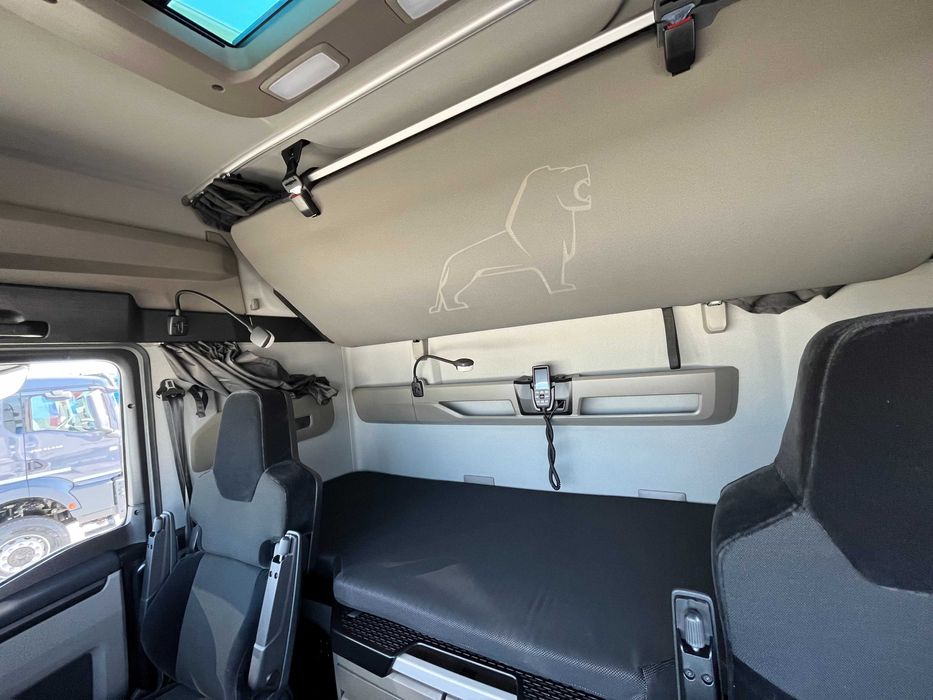 MAN TGX 26.470 6X2-4 LL BDF 2021 Промтоварний фургон-контейнер