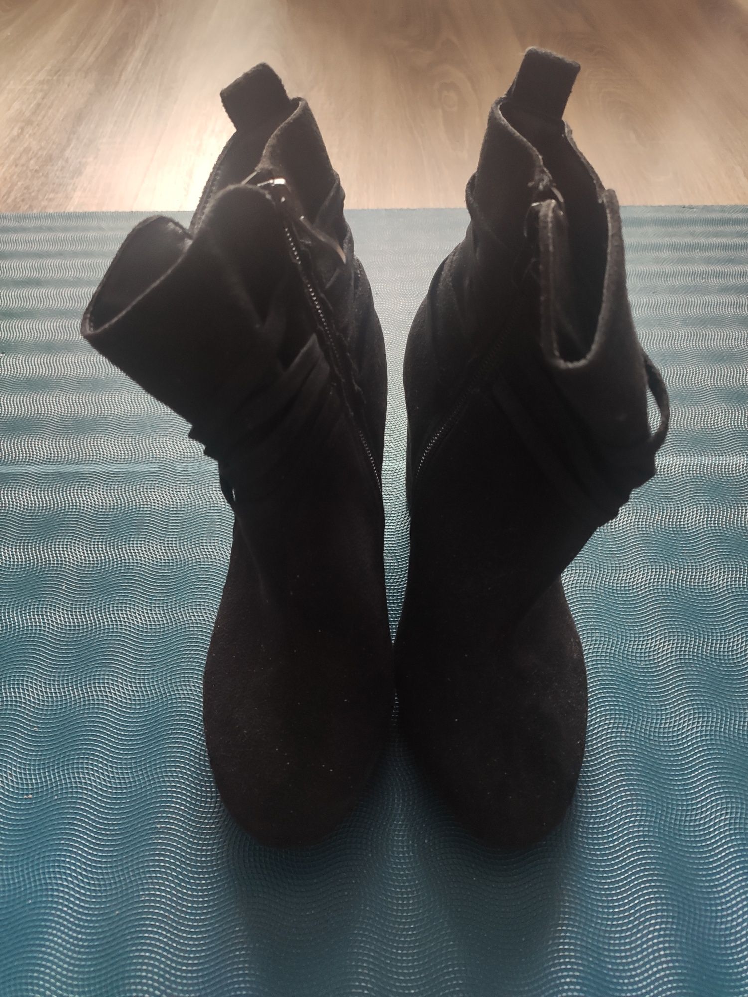 Buty - Botki na słupku