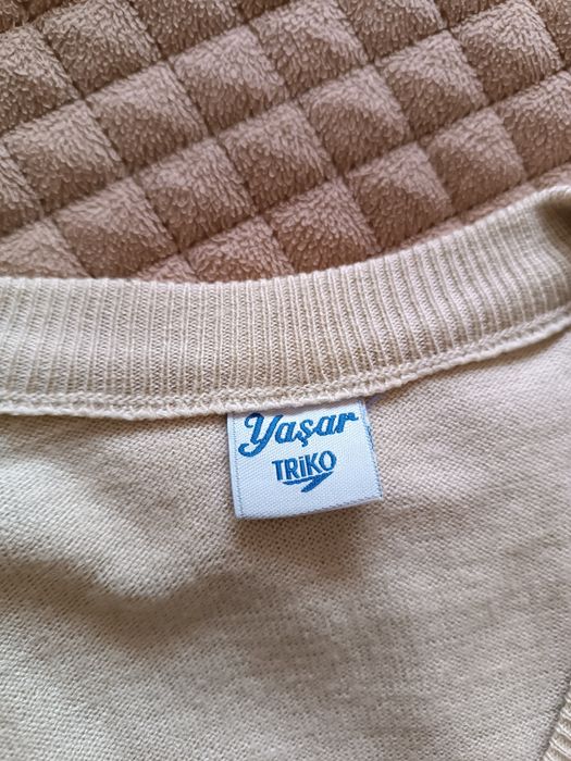 Beżowy sweter męski