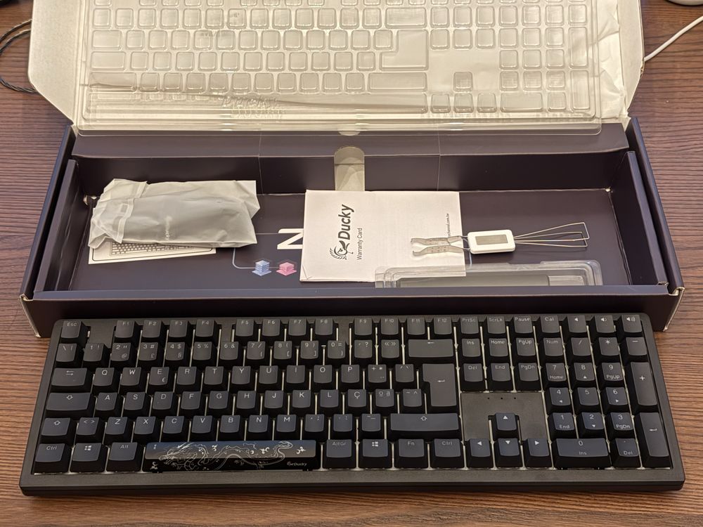 Ducky Zero 6108 Preto, Brown switches