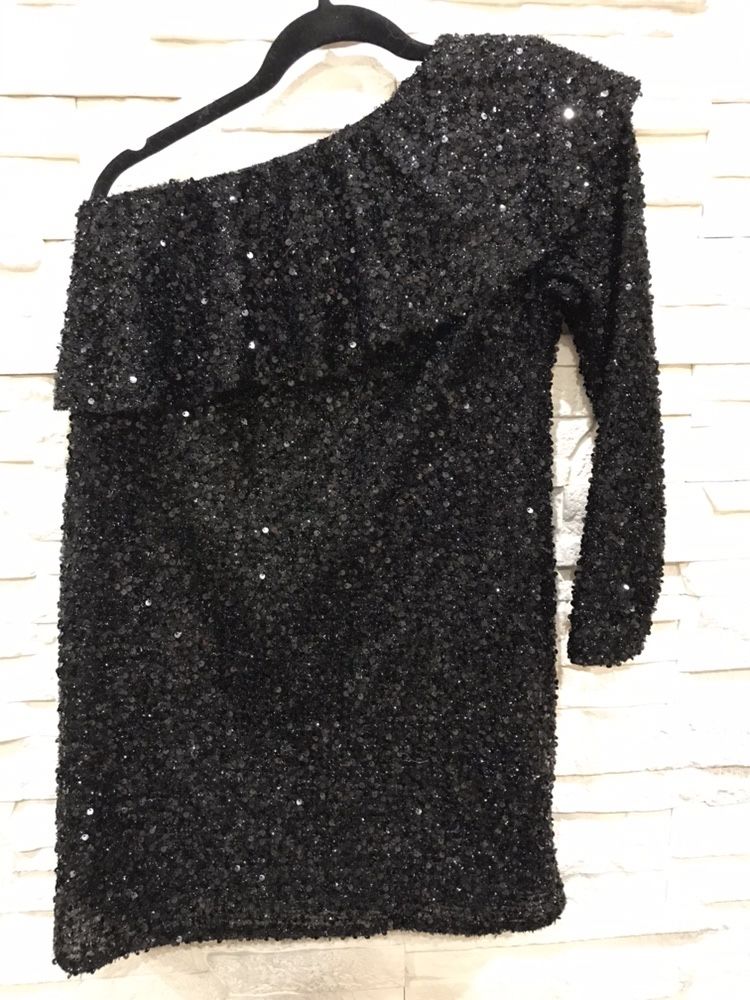 czarna sukienka świecąca na jedno ramie długi rękaw z cekinami S M 36