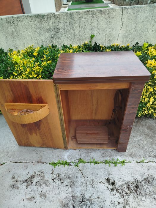 Móvel de máquina de costura