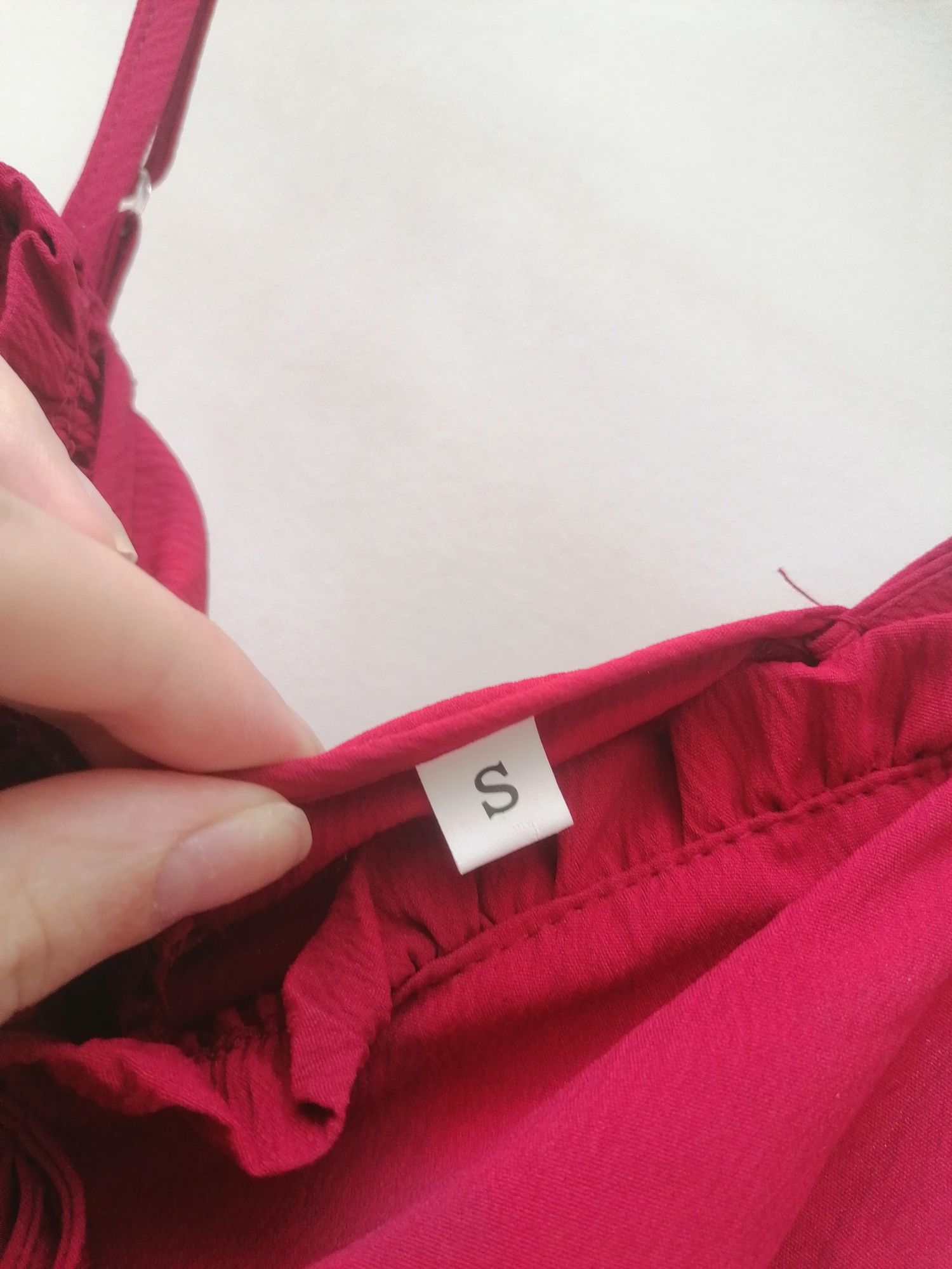Vestido Justo Sexy e Vermelho Escuro