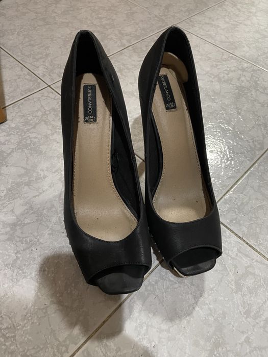 Sapatos preto e dourado