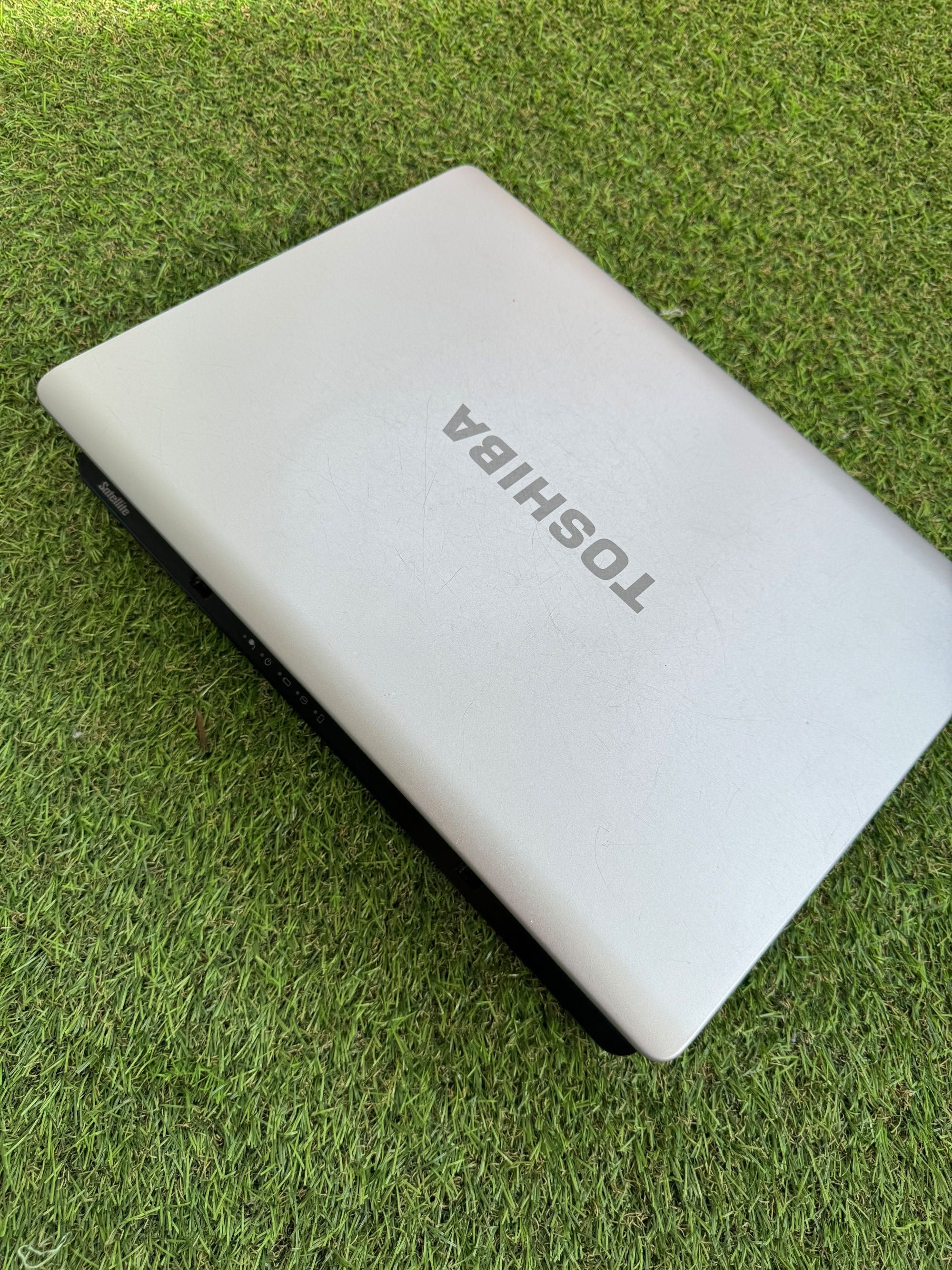 Laptop TOSHIBA T7500 2X2,2 GHZ , 128 gb ssd , 4gb ram ,