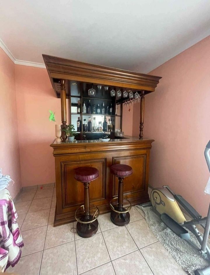 Bar com 2 bancos