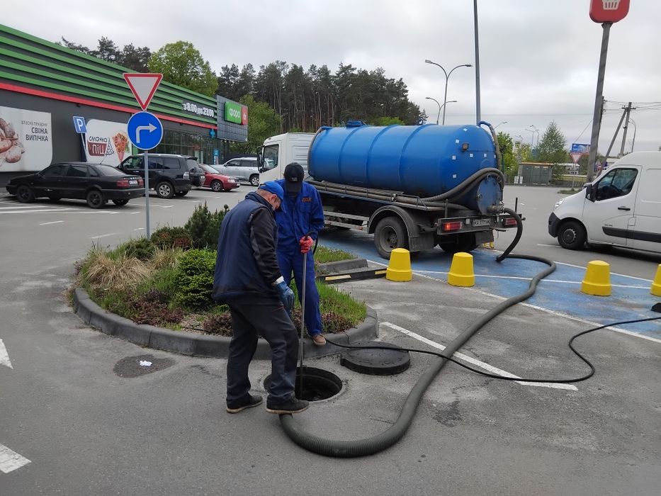 Услуги Илососа, Чистка ям от ила.Выкачка ям с мулом