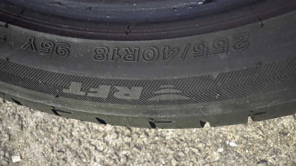 Pneus Bridgestone RFT 255/40/R18