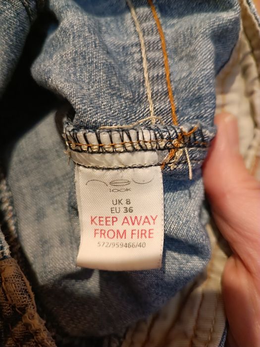 Szerokie jeansy z przetarciami New look