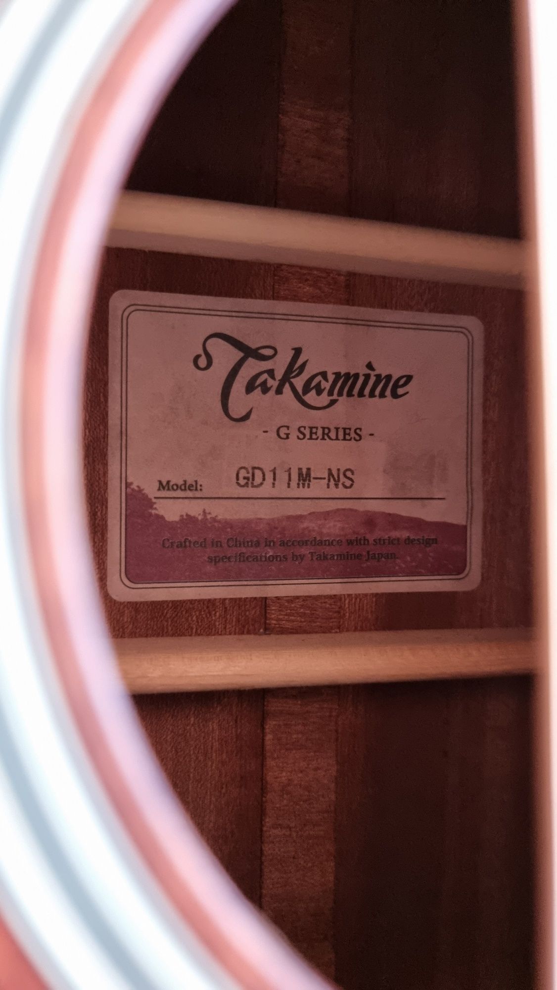 Продам гитару Takamine