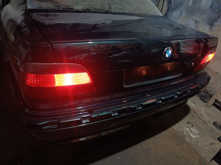 750i bmwe 38 під відновлення