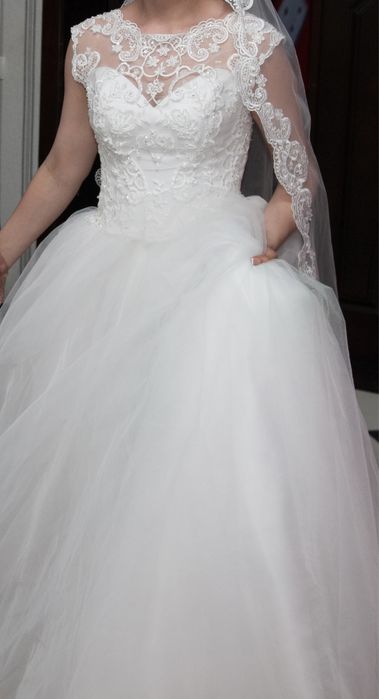 Весільна сукня