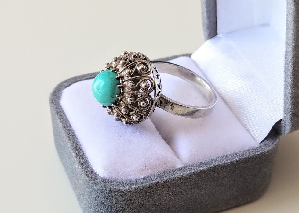 Śliczny srebrny  pierścionek Warmet Poziomka. PRL.