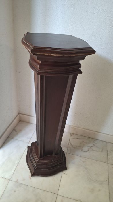 Coluna Decorativa de Madeira