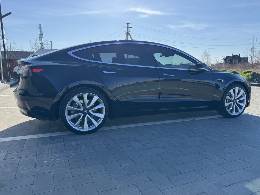 Tesla Model 3 2019