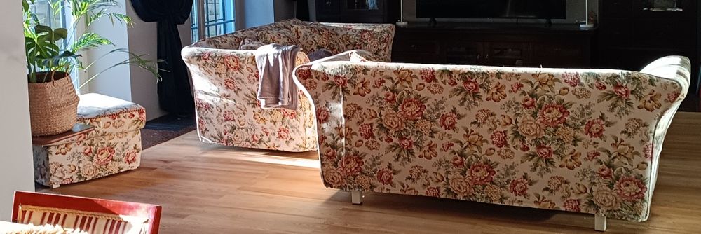 Kanapa 2 sztuki i podnóżek