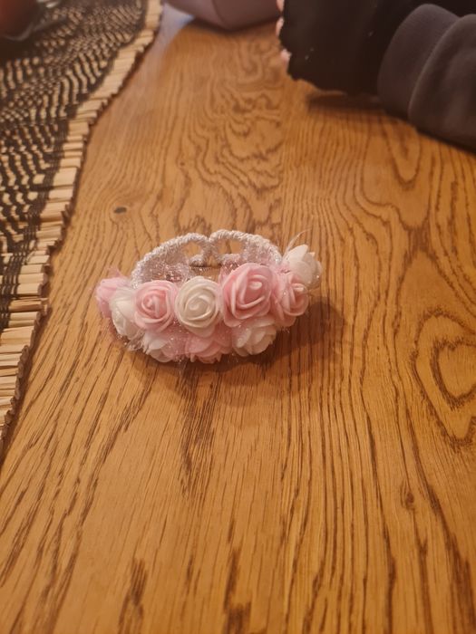 Opaska na rękę na komunie lub inną uroczystości