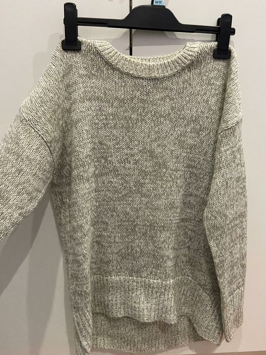 Szaro-biały sweterek