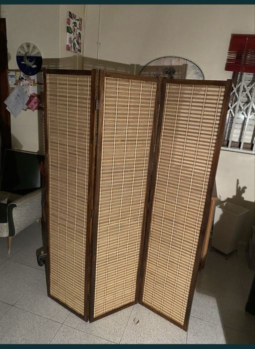 Biombo de 3 folhas ( madeira e palhinha…)