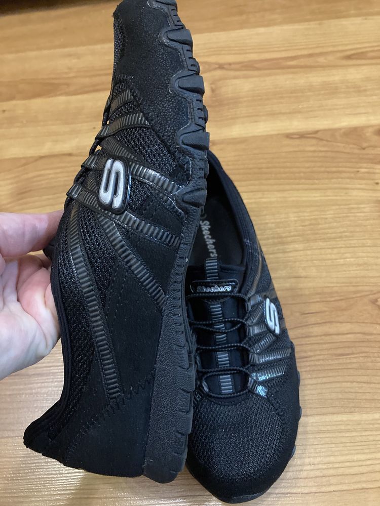Кроссовки Skechers размер 39 стелька 26 см искусственная замша.новые.