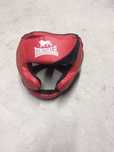 Capacete e luvas kickboxe