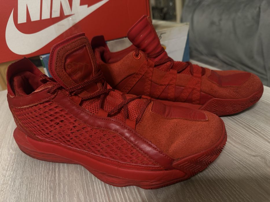 Фірменні кроси adidas