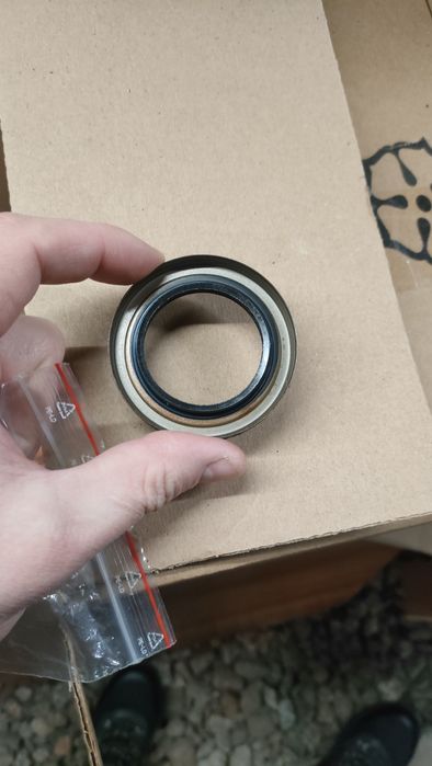 Сальник полуосі гранд сценік 3